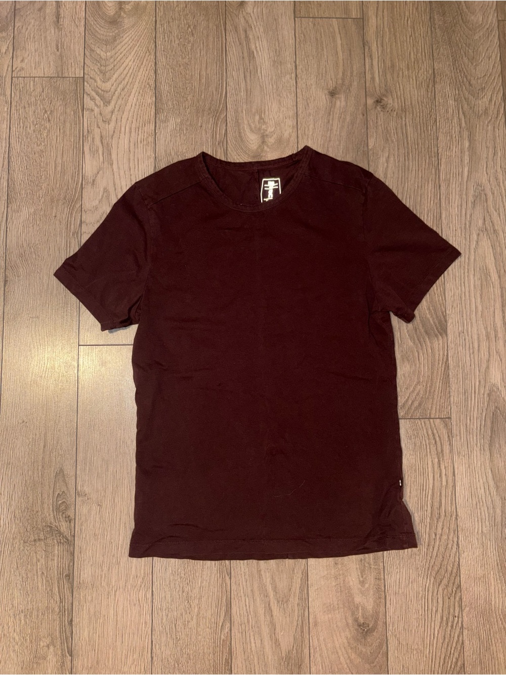 On Running Men's Short Sleeve Crew Tee in Burgundy - Picture 1 of 2
